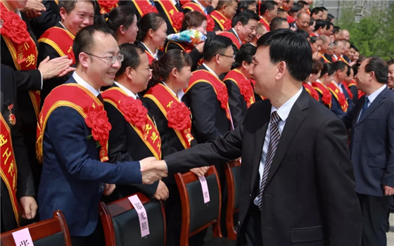陜西森弗集團董事長金新康榮獲“商洛市勞動模范”榮譽稱號